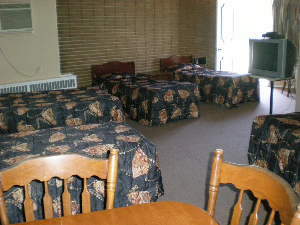 Motel Seigneurie De Vaudreuil Habitación foto